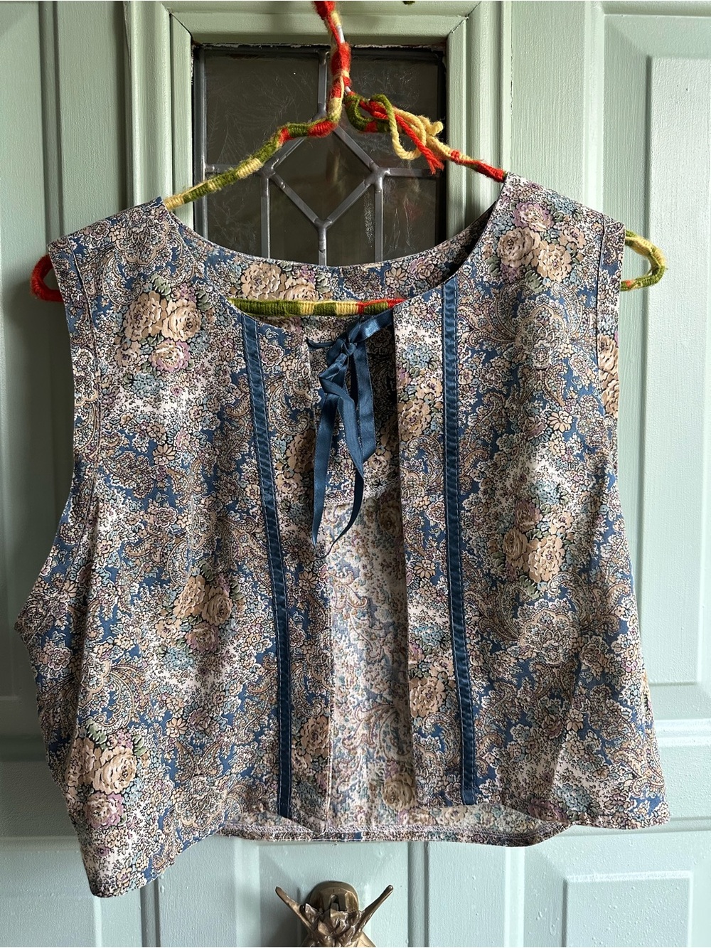 VINTAGE Floral Tie-Front Sleeveless Top